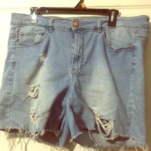Light wash distressed denim jean shorts